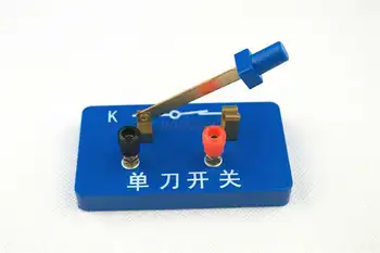 оборудование для физического эксперимента с однополюсным однопереключателем учитель демонстрирует однополюсный выключатель магнитного типа