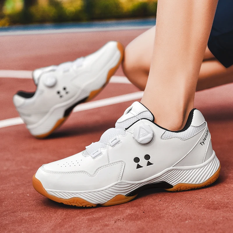 Новые профессиональные кроссовки для бадминтона, большие теннисные туфли 35-46, нескользящие, легкие кроссовки для бадминтона, мужская спортивная обувь для волейбола. Изображение 1
